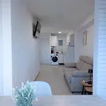 Moderno Con Piscina Y Parking Privado アパート ベニドルム