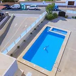 Moderno Con Piscina Y Parking Privado アパート *